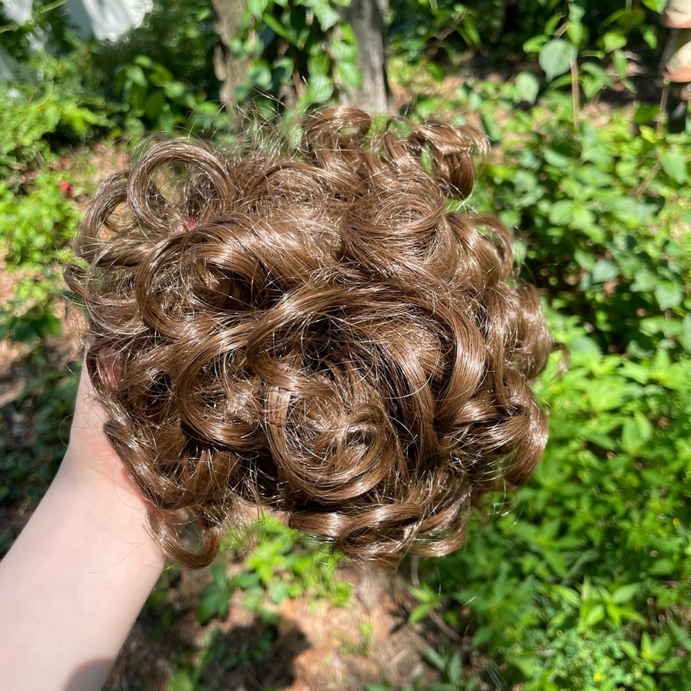 Curly Juva Bun
